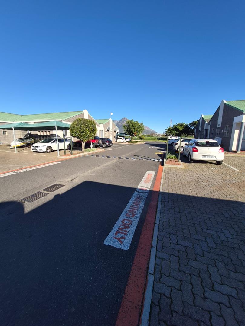 To Let Commercial Property for Rent in Pinelands Western Cape